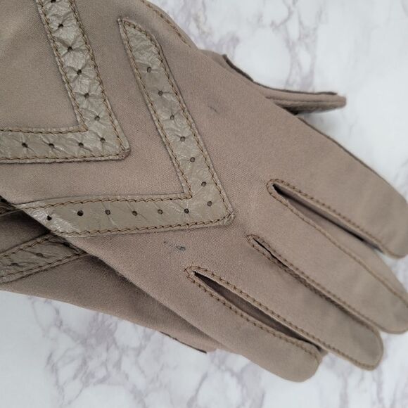 Isotoner by Aris Vintage Taupe Classic Driving gloves - Picture 7 of 9